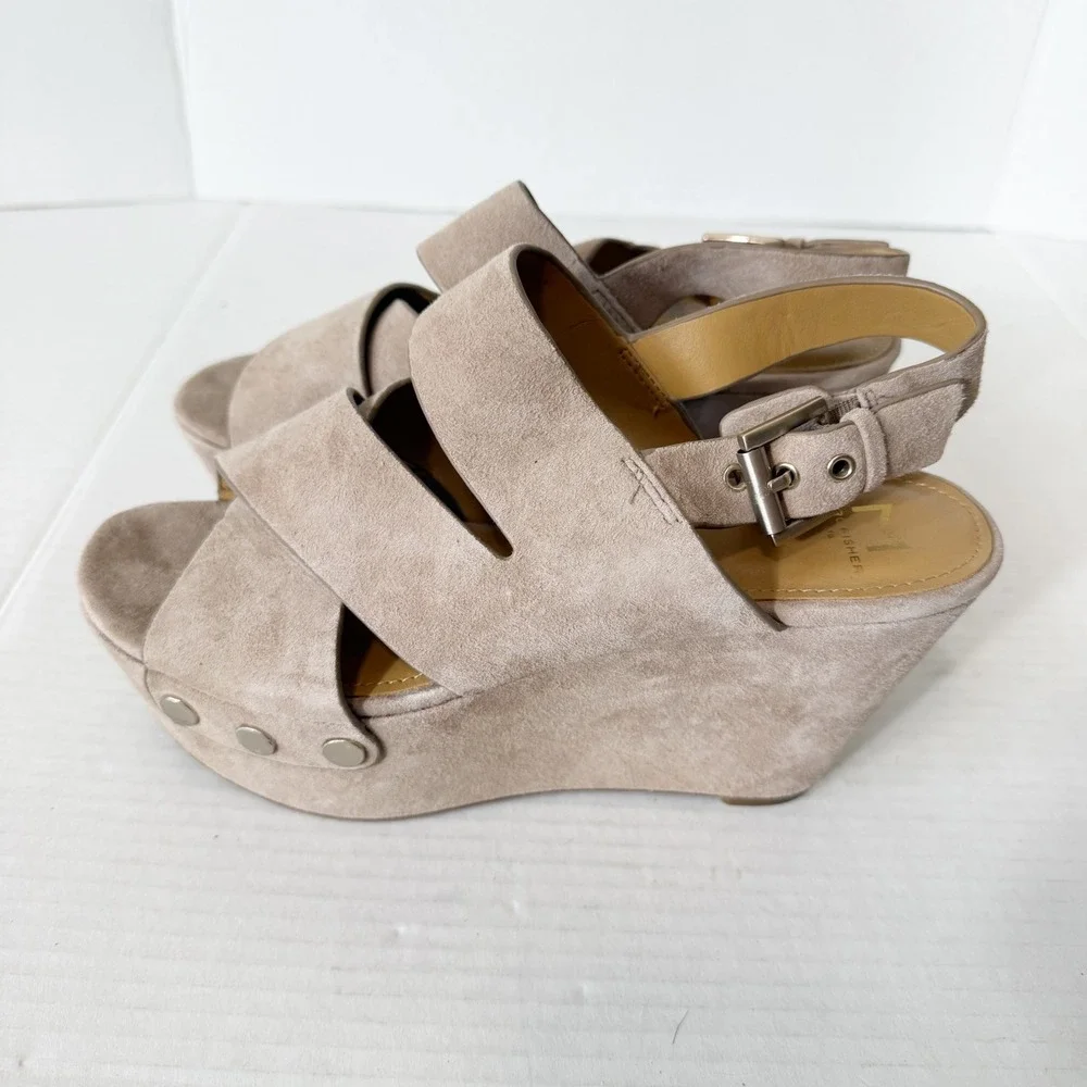 Marc Fisher LTD Bianka Tan Suede Retro Platform Wedge Strappy Sandal Size 7